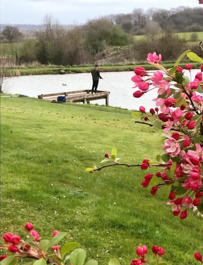 Bransford Farm Fishery & B & B 外观 照片